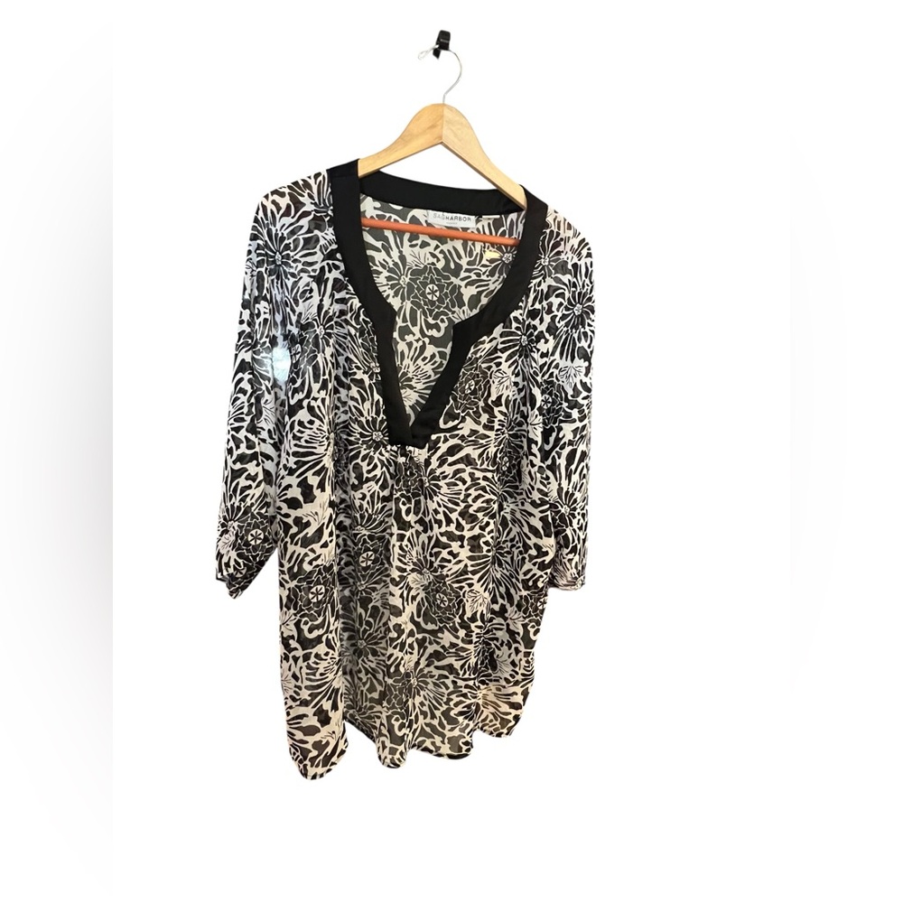 Sag Harbor Women's 2X Tunic Top Black White Floral V-Neck Sheer Pullover Blouse